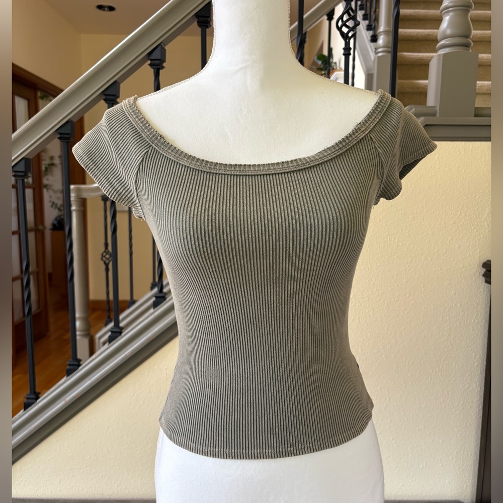 Lulus Ribbed Olive Green Top With Distressed Neckline Size M
